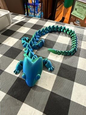3D-Printed Lizard in Teal and Green